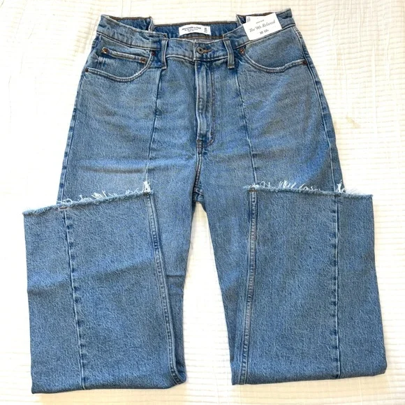 *NWT* High Rise 90’s Relaxed Jean
Vintage Stretch - Picture 1 of 6